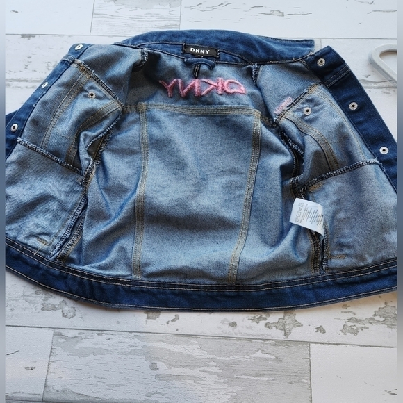 DKNY Girl's 4 Long Sleeve Snap Button  Denim Jacket Blue Pink Logo EUC - Picture 3 of 6